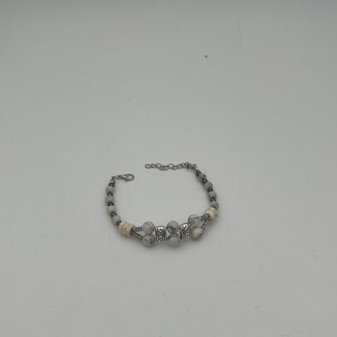 Bracelet de perles gris et beige
