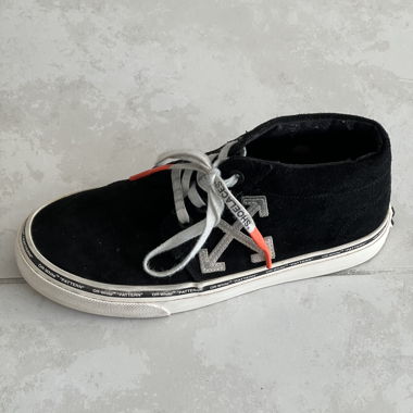 OFF-White Wildleder Sneaker
