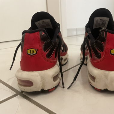 Schwarz Rote TN‘S