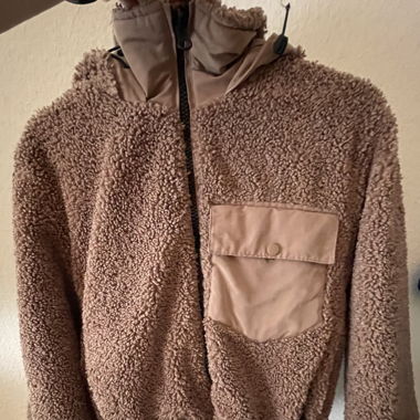 ZARA Teddyjacke mit Kontrastdetails 