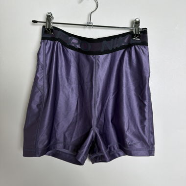 Shorts d’entraînement Nike violet