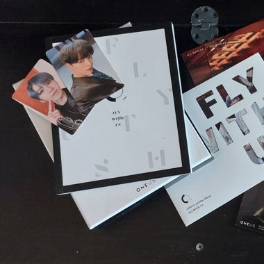 album fly with us oneus
