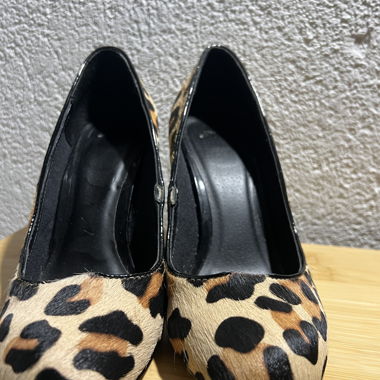 Leoparden-Escarpins, Grösse 37.