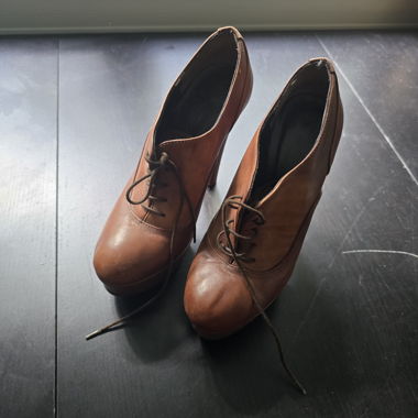 Handmade leather 37 high heels 