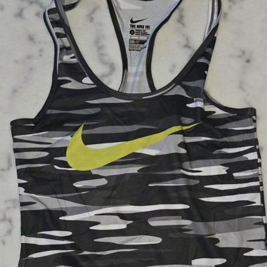 Canotta Nike Dri-FIT (top sportivo da running)