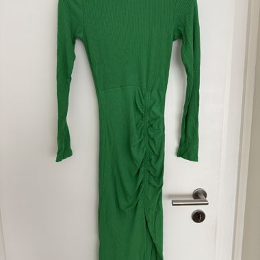 New Yorker grünes Langarmkleid