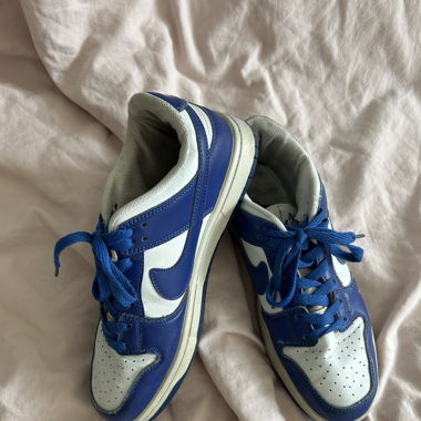 Blaue nike Schuhe 