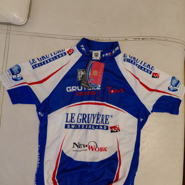 Maglia da ciclismo nuova con etichetta