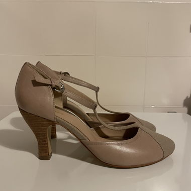 T-strap pumps