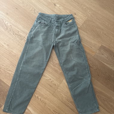 Sage-Grüne Jeans