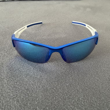 Lunettes de sport bleu et blanc