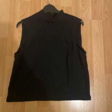 Sleeveless evening top. Still with tags. EUR 40