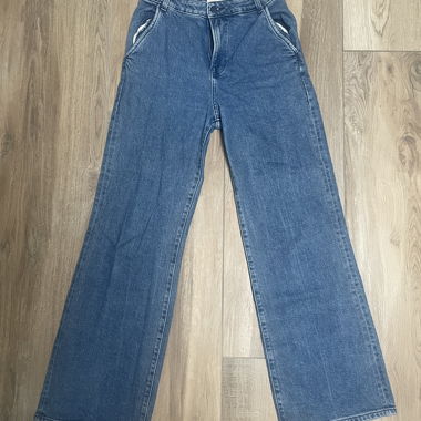 Blue wide-leg jeans