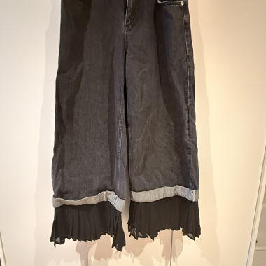 Designer back wide-leg denim with pleated hem