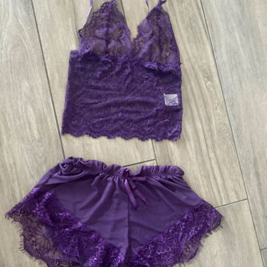 Ensemble haut et shorts non portés