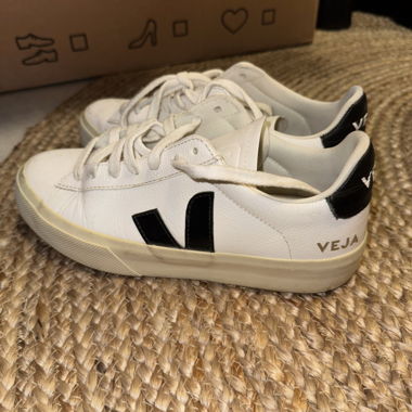 Sneakers bianche VEJA