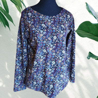 wunderschöner Pullover mit floralem Muster