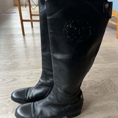 Beautiful leather boots, size 40, black
