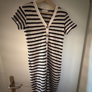 Robe en maille rayée Mango