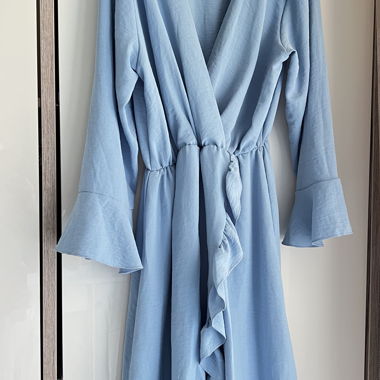 Blaues kurzes Kleid 