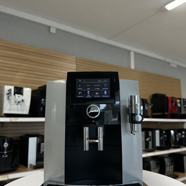 Jura S8 Kaffeevollautomat Silber/Schwarz