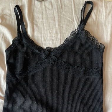 Schwarzes Top 