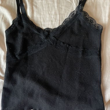 Schwarzes Top 
