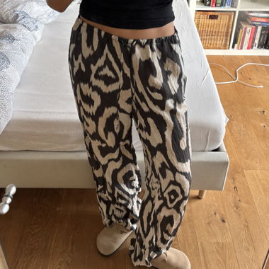 Black and beige patterned casual pants