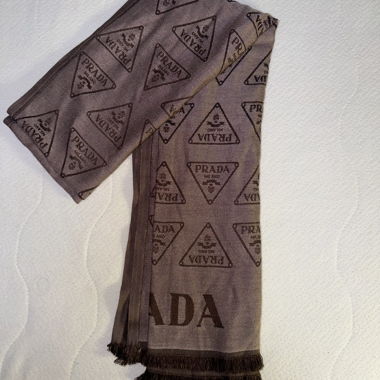Prada Monogramm-Schal
