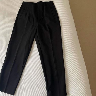 Schwarze Hose