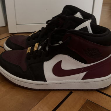 Air Jordan 1 Mid Bordeaux