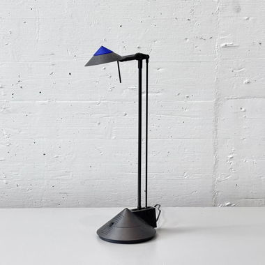 Lampada da tavolo nero e blu
