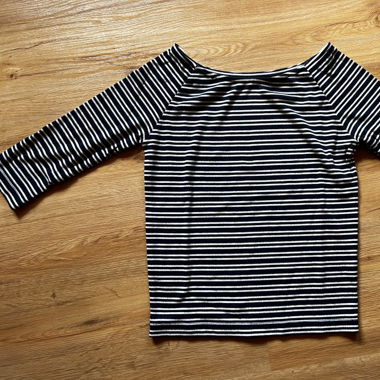 Top a righe blu