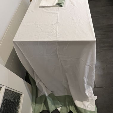 Tablecloth and 4 napkins
