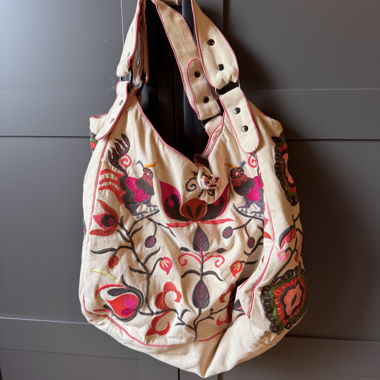 Borsa in tessuto bohémien ricamata