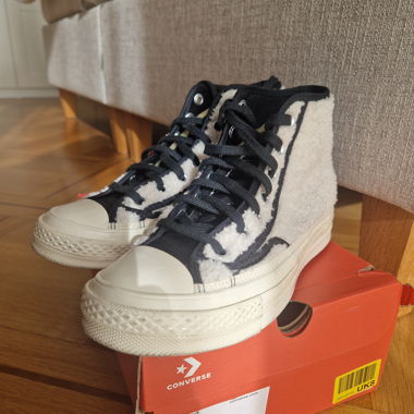 Converse taille 37.5 neuves
