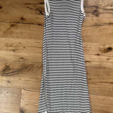 Robe à bretelles rayée