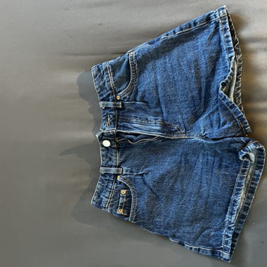 Shorts in jeans