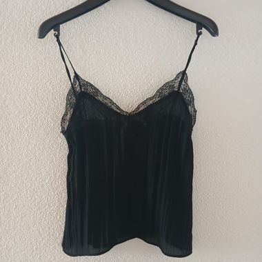 Haut en dentelle noire