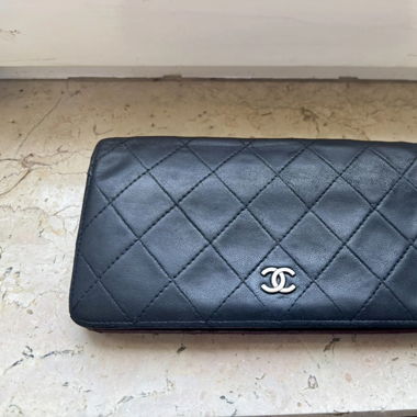 Chanel Wallet on Chain 