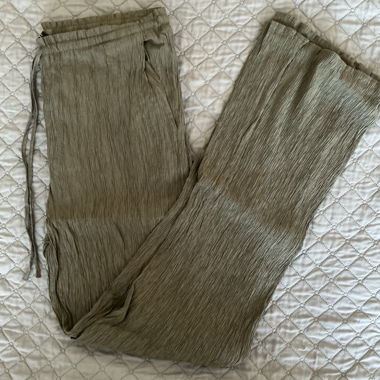 Loose trousers