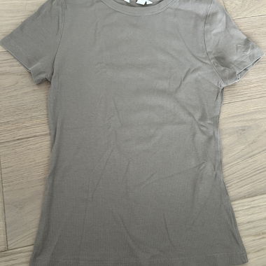 T-shirt a coste grigio-marrone