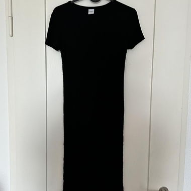Black short sleeve dress