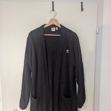 Flauschiges, langes Adidas-Jäckli