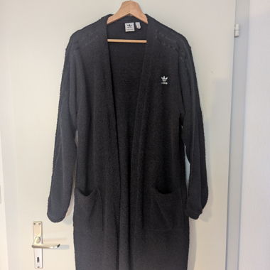 Flauschiges, langes Adidas-Jäckli