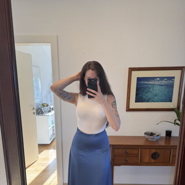 Jupe Claudie Pierlot coupe midi satinée