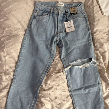 Jeans bleu à trou 