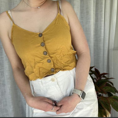 Top camisole moutarde à boutons