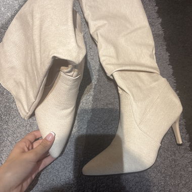 Stivali beige con tacco