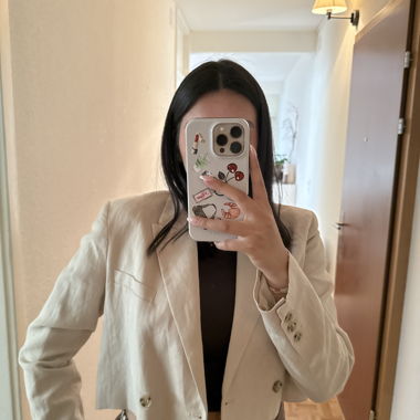 Blazer corto beige in lino - Zara 